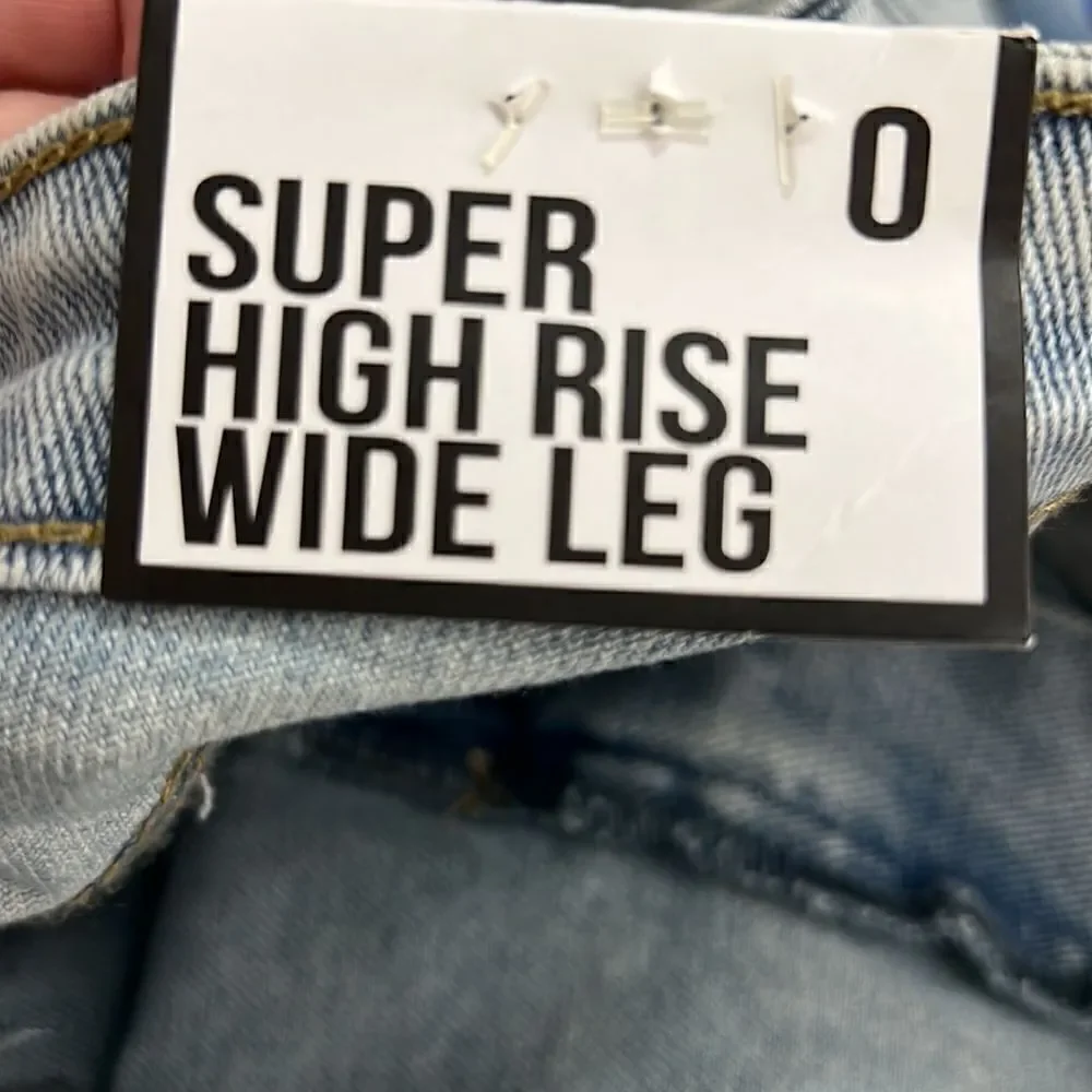 Almost Famous Super High rise wide leg light wash jeans size 0 NWT - Picture 11 of 13